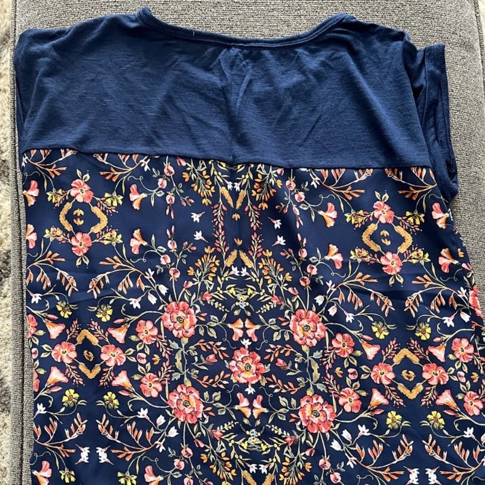 2 Women’s Xhilaration Navy Lace and Floral Tops - Picture 3 of 6